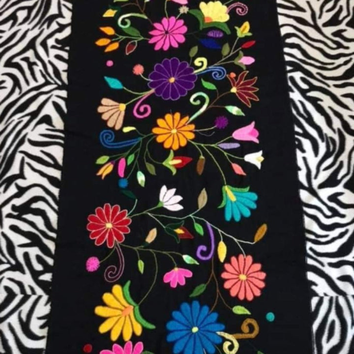 Auralis Table Runners