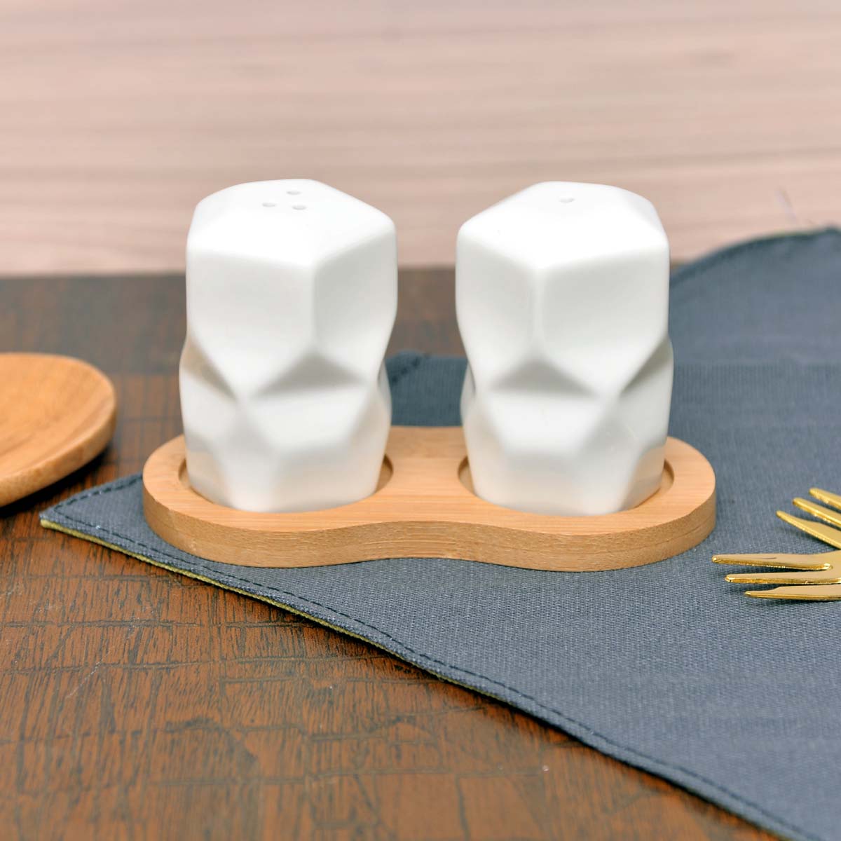 Dainty Salt and Pepper Set - waseeh.com