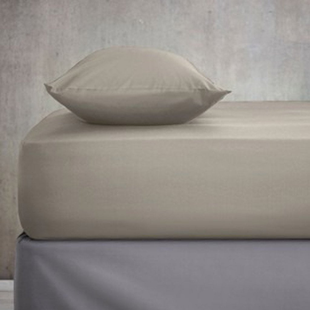 Fitted Sheet with 2 Pillow Covers - Grayish Brown - waseeh.com