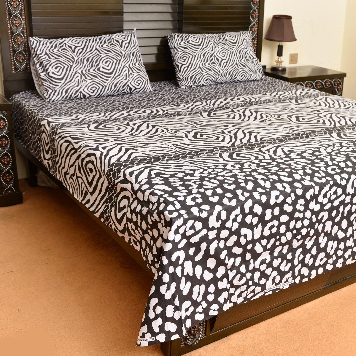 White leopard cotton bed sheet with 2 pillow cases - waseeh.com