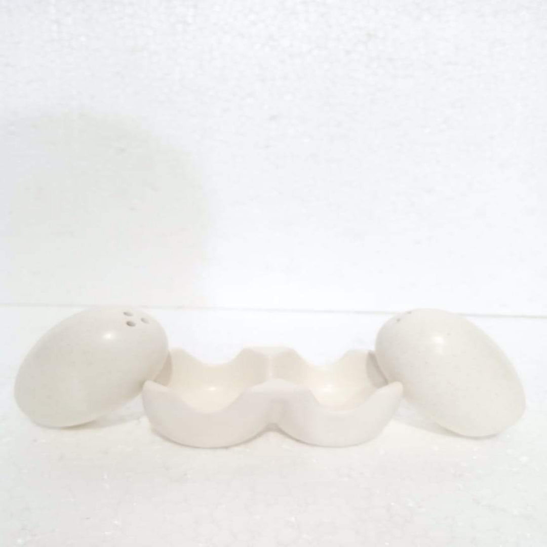 Eggy Salt &amp; Pepper Set - waseeh.com