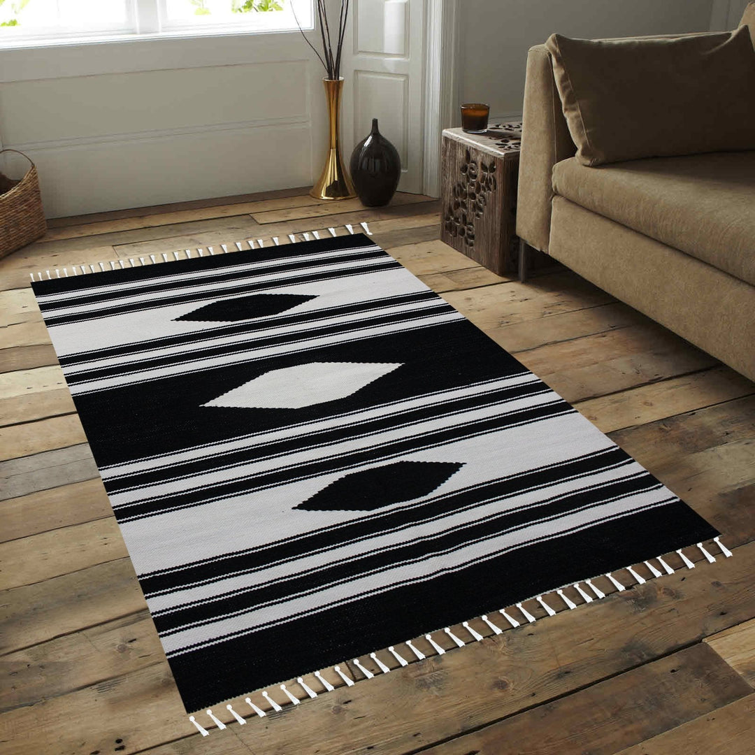 Geometric - Hand-woven Woolen Rug - Single Seam - 4&