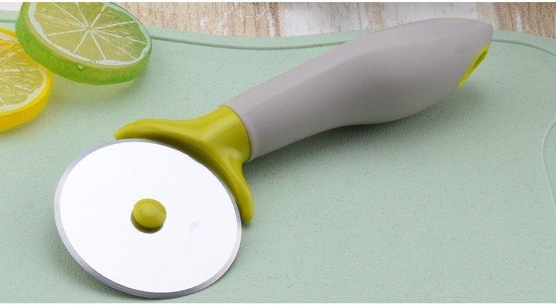 Goodfeer Pizza Cutter | kitchen item | Waseeh Pakistan