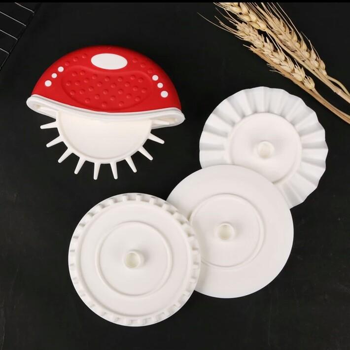 Grooved Wheel Pizza Knife | kitchen item | Waseeh Pakistan