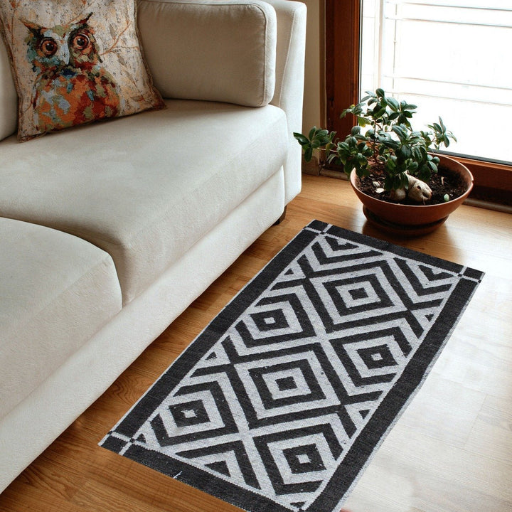 Rhombus - Hand-woven Woolen Rug - Double Seam - 2&