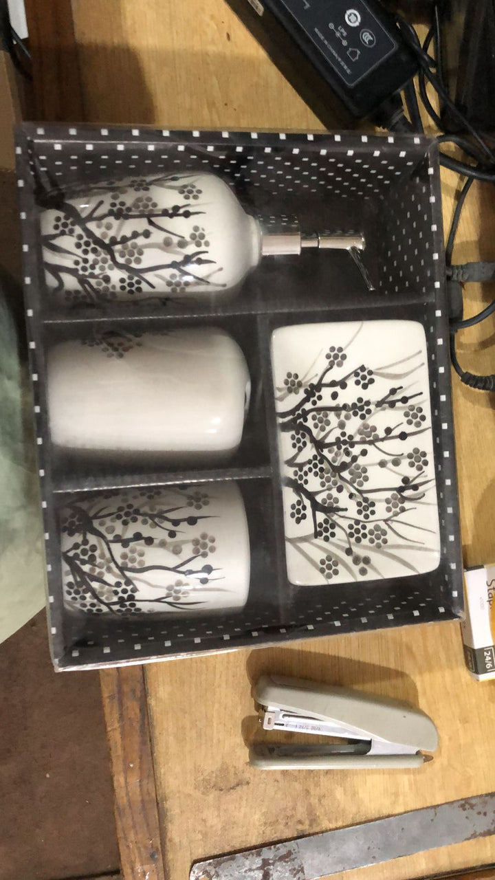 Shavy Tree Bathroom Set | Home Décor | Waseeh Pakistan