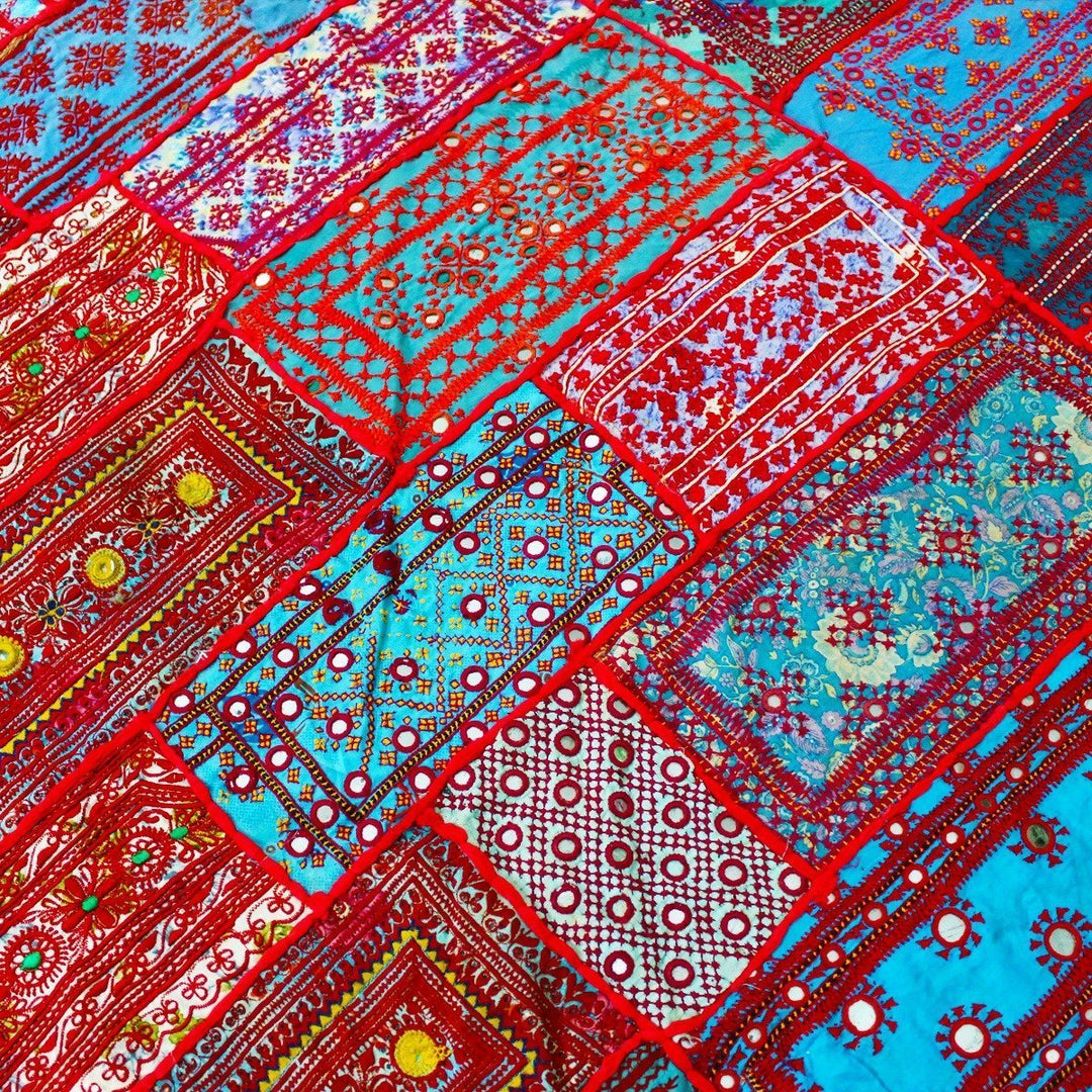 Square design embroided bed sheet with 2 pillow cases | Home Décor | Waseeh Pakistan